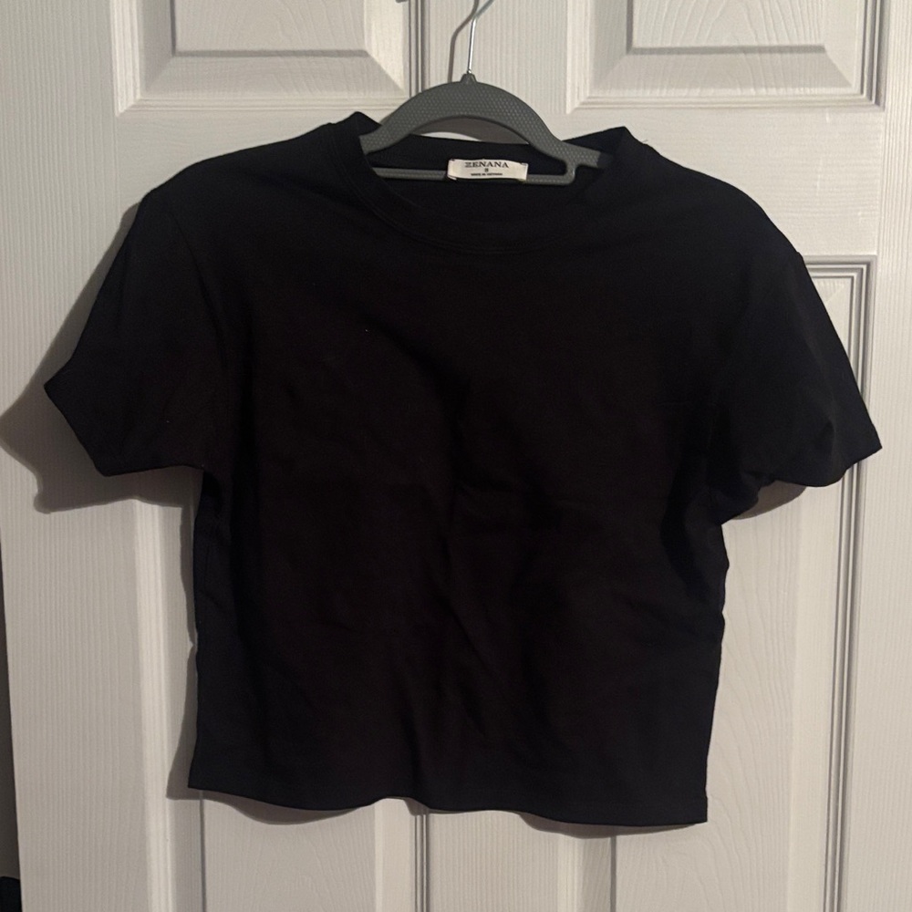 Zenana Outfitters Black Crop Top